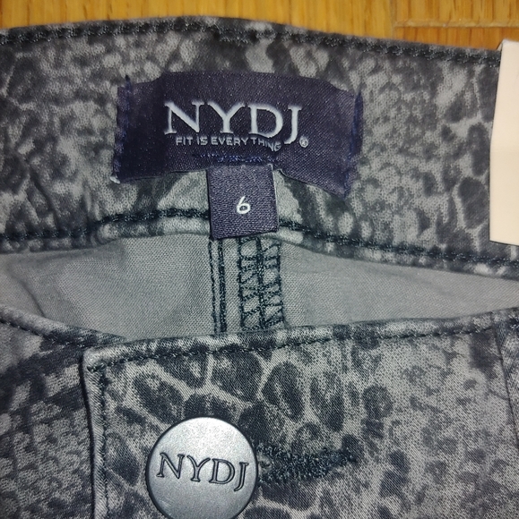 NWT NYDJ Black Snake Marilyn High-Waist Button-Fly Straight-Leg Jeans – Size 6 - Picture 6 of 10